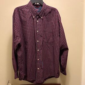 Wrangler long sleeve button up shirt.